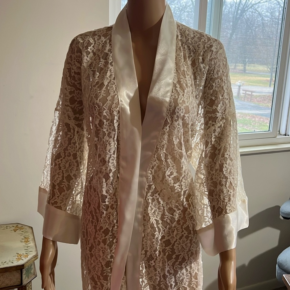Victoria’s Secret Lace Robe with Sash,Like New, Size Large - Picture 2 of 9